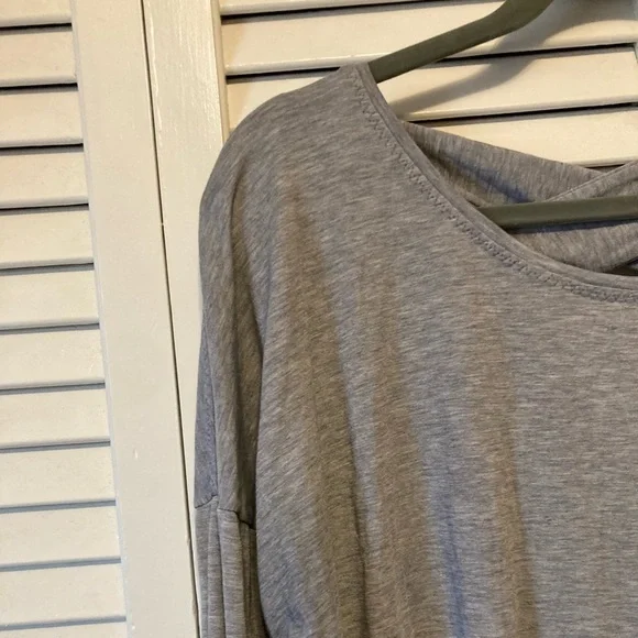 Athleta Yogini Grey Criss Cross Cutout Open Back Long Sleeve Top Size Medium - Picture 3 of 10